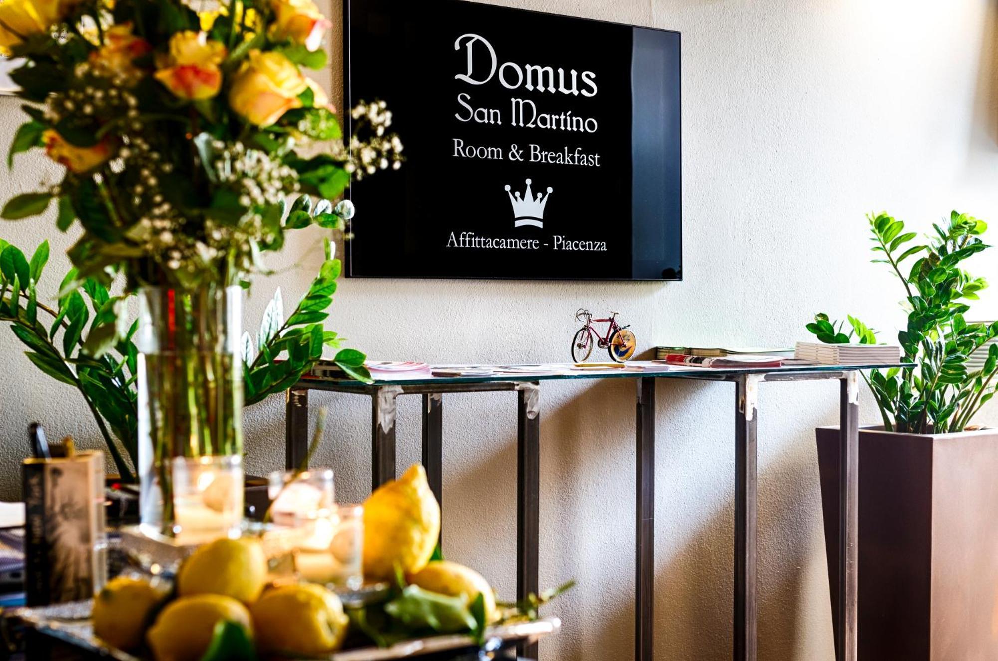 Domus San Martino Guesthouse เปียเชนซา ภายนอก รูปภาพ